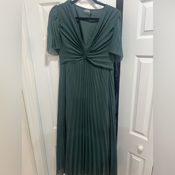 ASOS green flutter midi dress - Picture 4 of 5